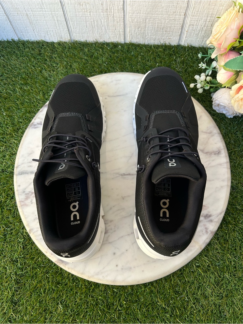 On Cloud 6 Sneakers in Black /white women size 9.5 gently used - Picture 10 of 16